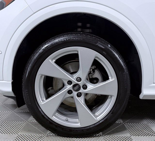 Certified 2025 Audi Q5 Premium Plus w/ Premium Plus AWD/4WD image 9