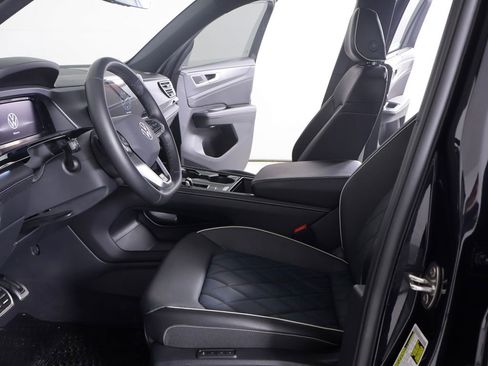 Used 2024 Volkswagen Atlas Cross Sport SEL Premium R-Line image 5