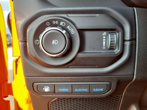 New 2025 Jeep Wrangler Sahara image 30