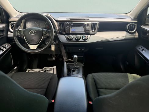 Used 2018 Toyota RAV4 LE FWD image 15