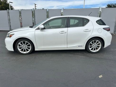 Used 2013 Lexus CT 200h w/ Premium Pkg w/Navigation image 2