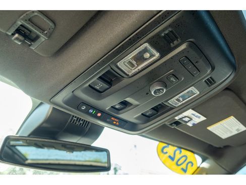 Used 2023 Chevrolet Suburban Z71 AWD/4WD image 31