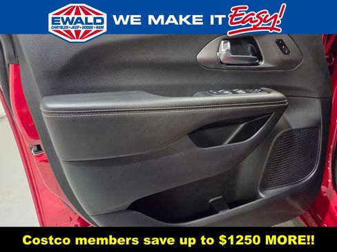 New 2026 Chrysler Pacifica Select AWD/4WD image 10