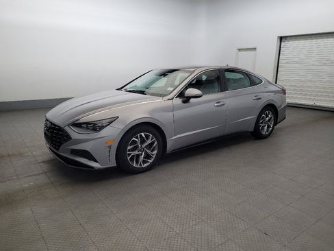 Used 2023 Hyundai Sonata SEL w/ Winter Weather Package FWD image 2