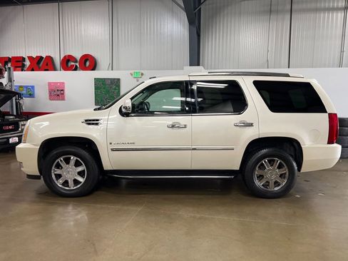 Used 2007 Cadillac Escalade AWD w/ Climate Package image 38