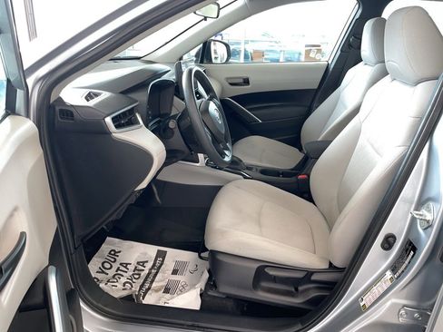 Used 2023 Toyota Corolla Cross L image 8