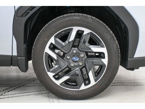 Used 2025 Subaru Forester Limited image 8