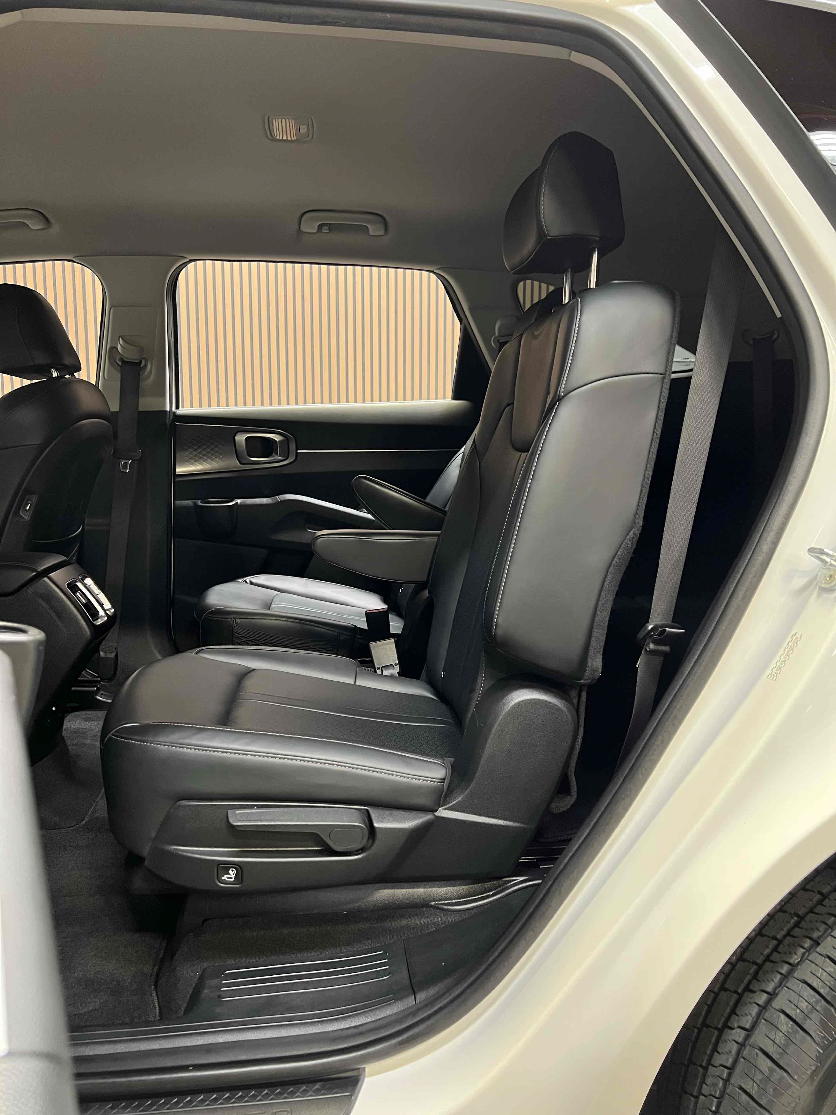 Used 2022 Kia Sorento S FWD image 46