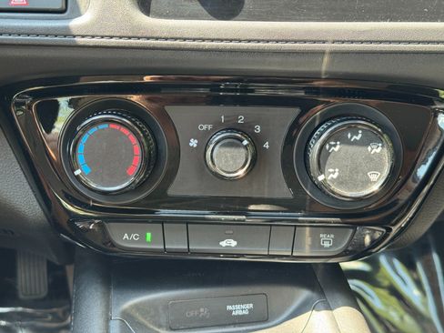 Used 2019 Honda HR-V LX image 24