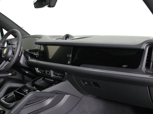 New 2026 Porsche Cayenne image 15