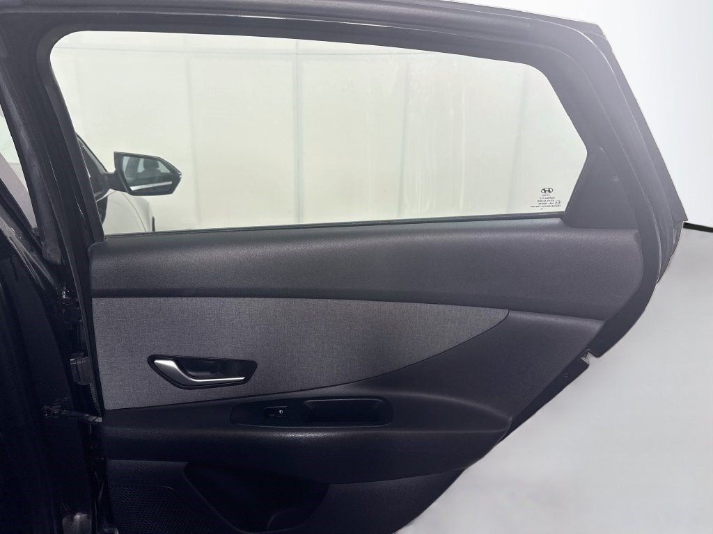 Used 2021 Hyundai Elantra Limited FWD image 27