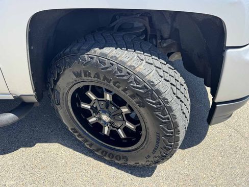 Used 2018 Chevrolet Silverado 1500 LT w/ Texas Edition AWD/4WD image 36
