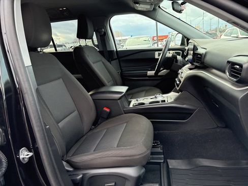 Used 2023 Ford Explorer XLT image 11