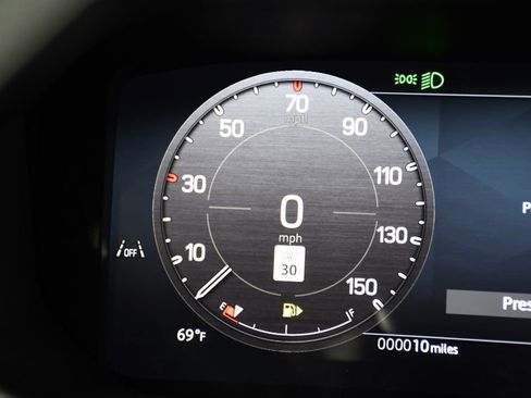 Used 2025 Land Rover Defender 110 S image 23