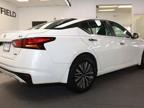 Used 2024 Nissan Altima 2.5 SV w/ SV Premium Package image 7