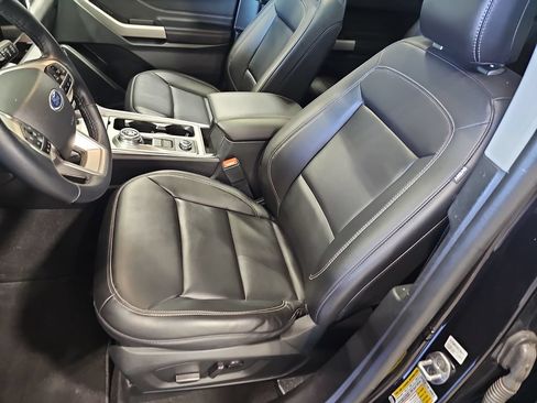 Used 2023 Ford Explorer XLT w/ Equipment Group 202A AWD/4WD image 15