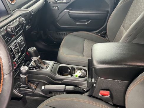 Used 2022 Jeep Gladiator Mojave w/ Cold Weather Group image 13