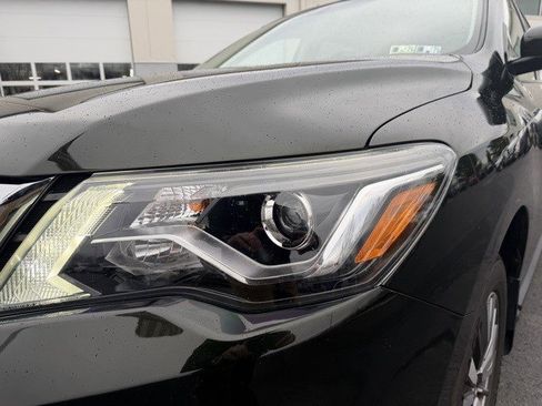 Used 2019 Nissan Pathfinder SL image 16