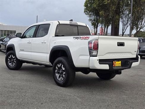 Used 2022 Toyota Tacoma TRD Off-Road image 2