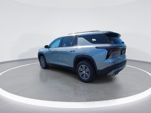 Used 2025 Chevrolet Traverse LT FWD image 6
