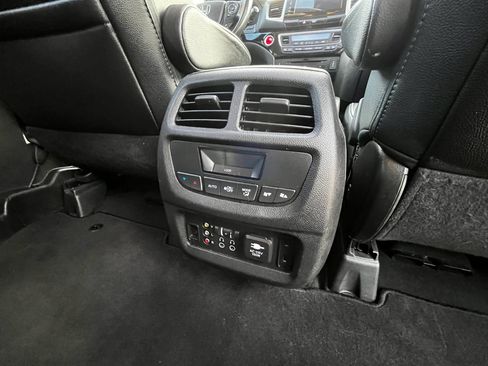 Used 2017 Honda Pilot Touring image 13