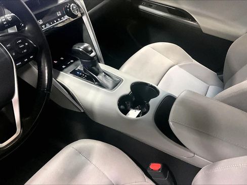 Used 2023 Toyota Venza LE AWD/4WD image 17