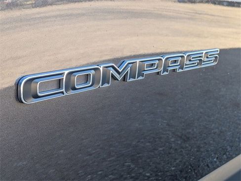 Used 2019 Jeep Compass Latitude image 9