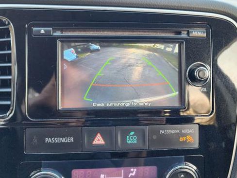 Used 2014 Mitsubishi Outlander SE FWD image 24