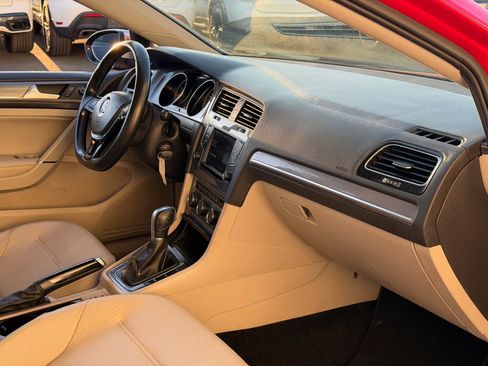 Used 2017 Volkswagen Golf Alltrack S image 10