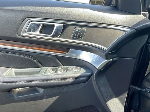 Used 2019 Ford Explorer Limited w/ Class III Trailer Tow Package FWD image 27