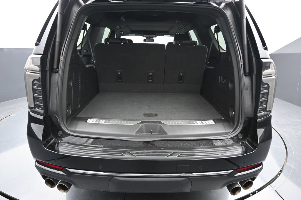 Used 2025 Chevrolet Suburban RST w/ Comfort Package AWD/4WD image 13