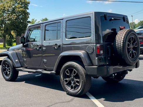 Used 2017 Jeep Wrangler Unlimited Sahara AWD/4WD image 6