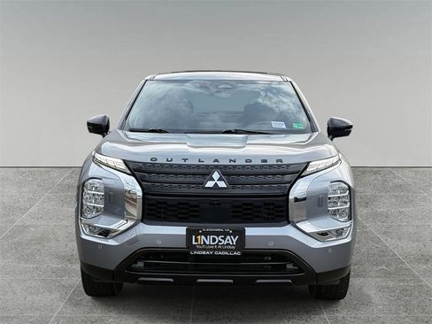 Used 2023 Mitsubishi Outlander AWD image 8