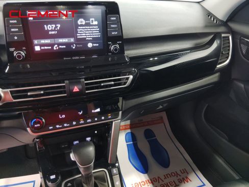 Used 2021 Kia Seltos EX image 23