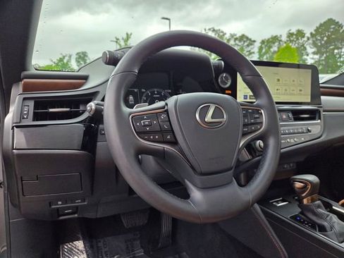 Certified 2024 Lexus ES 350 w/ Premium Package FWD image 10