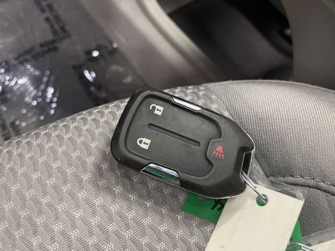 Used 2023 GMC Acadia SLE image 27