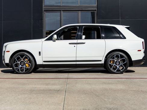 Used 2024 Rolls-Royce Cullinan Black Badge image 3