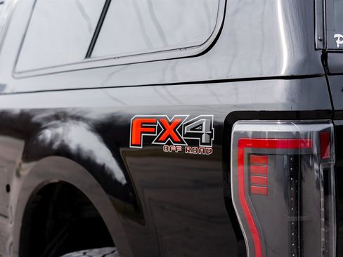 Used 2017 Ford F250 XLT w/ XLT Value Package AWD/4WD image 11