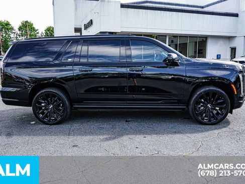 Used 2026 Cadillac Escalade ESV Platinum Sport w/ LPO, ONYX Package AWD/4WD image 9