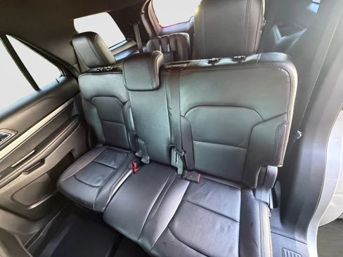 Used 2018 Ford Explorer XLT w/ Equipment Group 202A AWD/4WD image 15