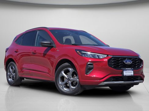 Used 2023 Ford Escape ST-Line AWD/4WD image 2