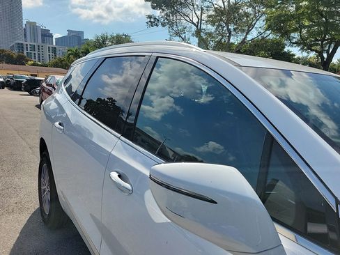 Used 2023 Buick Enclave Essence image 10