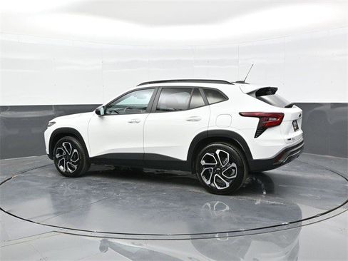 Certified 2025 Chevrolet Trax RS w/ Sunroof Package image 3