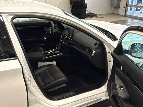 Used 2018 Honda Accord Sport image 12