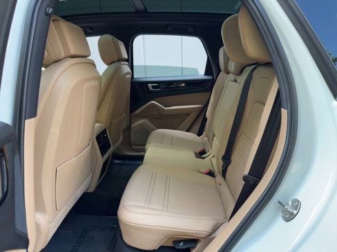 Used 2022 Porsche Cayenne image 45