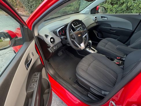 Used 2017 Chevrolet Sonic LT image 8