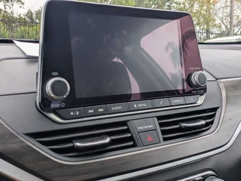 Used 2025 Nissan Altima 2.5 SV image 21