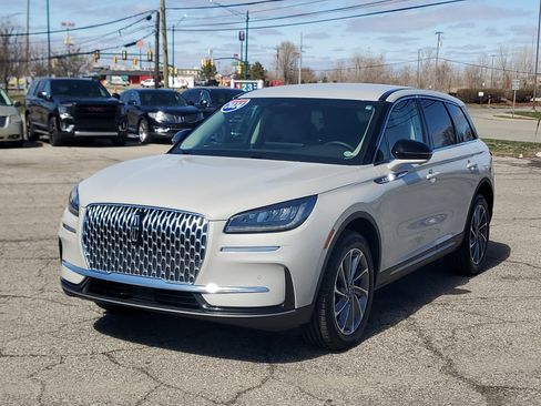 Certified 2024 Lincoln Corsair AWD w/ Equipment Group 101A image 3