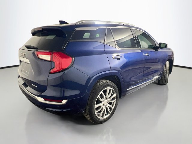 Used 2023 GMC Terrain Denali w/ Denali Premium Package AWD/4WD image 8