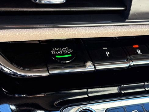 Used 2025 Lincoln Corsair Reserve image 29